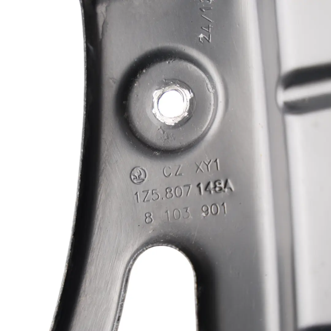 Skoda Octavia MK2 1Z Rear Bumper Bracket Carrier Right O/S - SKU 1Z5807148A - Part number 1Z5807148A