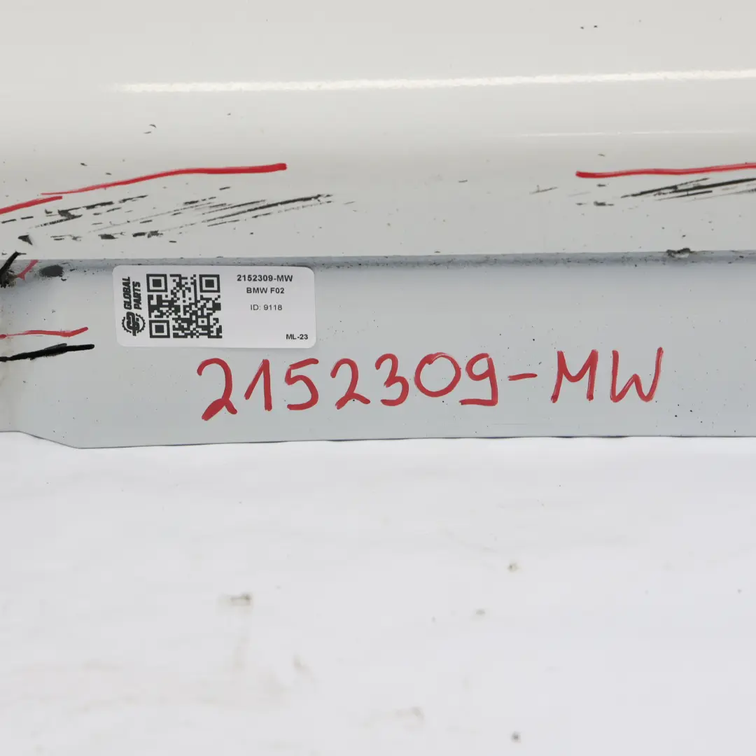 Próg Lewy Nakładka Listwa Progowa Mineral White Biały - A96 do BMW F02 o numerze 2152309 BMW F02 Próg Lewy Nakładka Listwa Progowa Mineral White Biały - A96 - SKU 2152309-MW - Numer Części 2152309