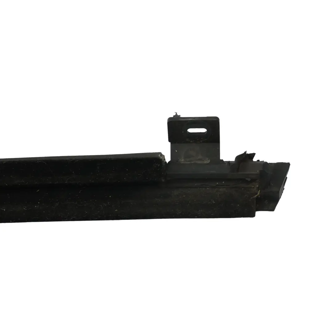 Puerta Ventana Junta Tira Delantera Izquierda FR3B-6321453-AJ para Ford Mustang VI con número de pieza 2521389 Ford Mustang VI Puerta Ventana Junta Tira Delantera Izquierda FR3B-6321453-AJ - SKU 2521389 - Número de pieza 2521389