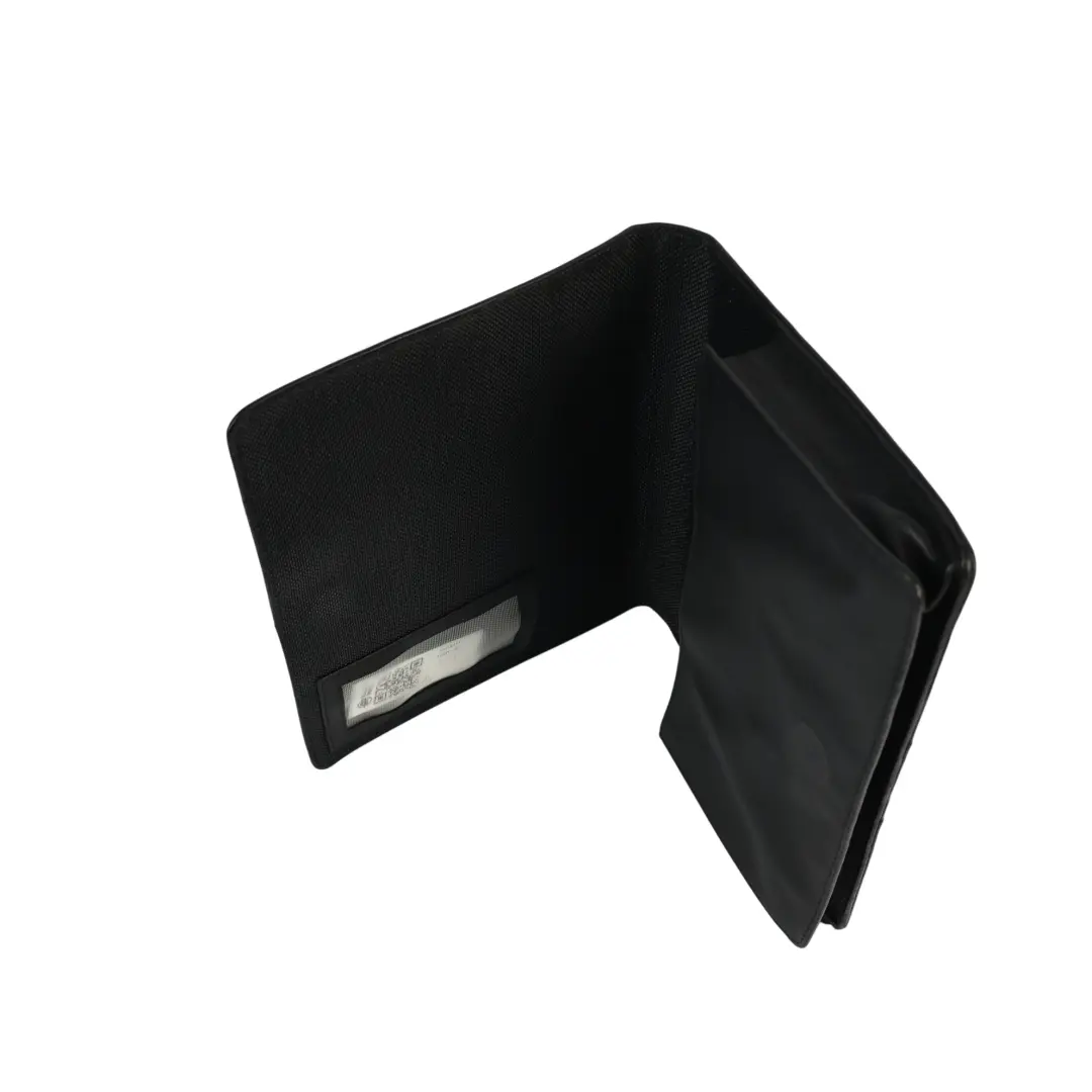 Etui Na Literaturę Pokładową V12 Czarna Skóra do BMW F01 F02 F03 F10 o numerze 2603655 BMW F01 F02 F03 F10 Etui Na Literaturę Pokładową V12 Czarna Skóra - SKU 2603655 - Numer Części 2603655