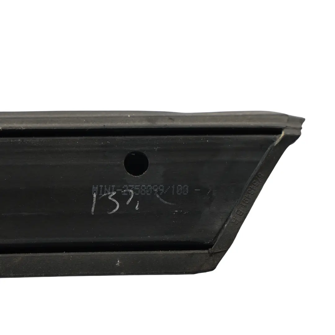 Guarnizione Barra Frontale Destra 5434 per Mini Cooper R57 Cabrio con numero di parte 2758100 Mini Cooper R57 Cabrio Guarnizione Barra Frontale Destra 5434 - SKU 2758100 - Numero di parte 2758100
