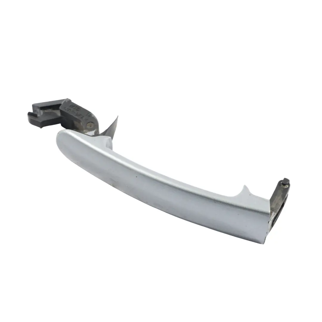 8N Tirador Puerta Delantero Izquierdo Derecho Plata Avus Y7J para Audi TT con número de pieza 3B0837207G Audi TT 8N Tirador Puerta Delantero Izquierdo Derecho Plata Avus Y7J - SKU 3B0837207G-AVS - Número de pieza 3B0837207G