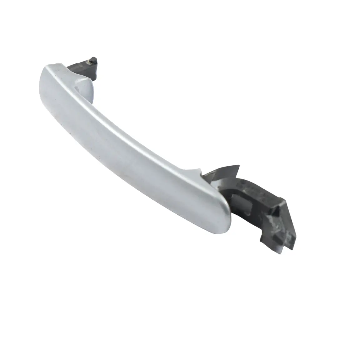 8N Maniglia Porta Anteriore Sinistra Destra Argento Avus Y7J per Audi TT con numero di parte 3B0837207G Audi TT 8N Maniglia Porta Anteriore Sinistra Destra Argento Avus Y7J - SKU 3B0837207G-AVS - Numero di parte 3B0837207G