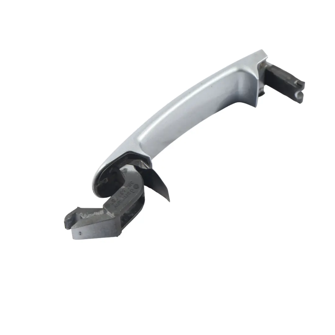 8N Maniglia Porta Anteriore Sinistra Destra Argento Avus Y7J per Audi TT con numero di parte 3B0837207G Audi TT 8N Maniglia Porta Anteriore Sinistra Destra Argento Avus Y7J - SKU 3B0837207G-AVS - Numero di parte 3B0837207G