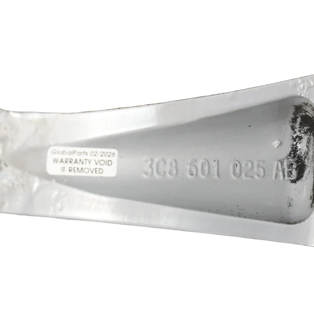 Mk3 Argento Cerchio Lega 18" 8J ET:41 per Volkswagen Scirocco con numero di parte 3C8601025AB Volkswagen Scirocco Mk3 Argento Cerchio Lega 18" 8J ET:41 - SKU 3C8601025AB-3 - Numero di parte 3C8601025AB