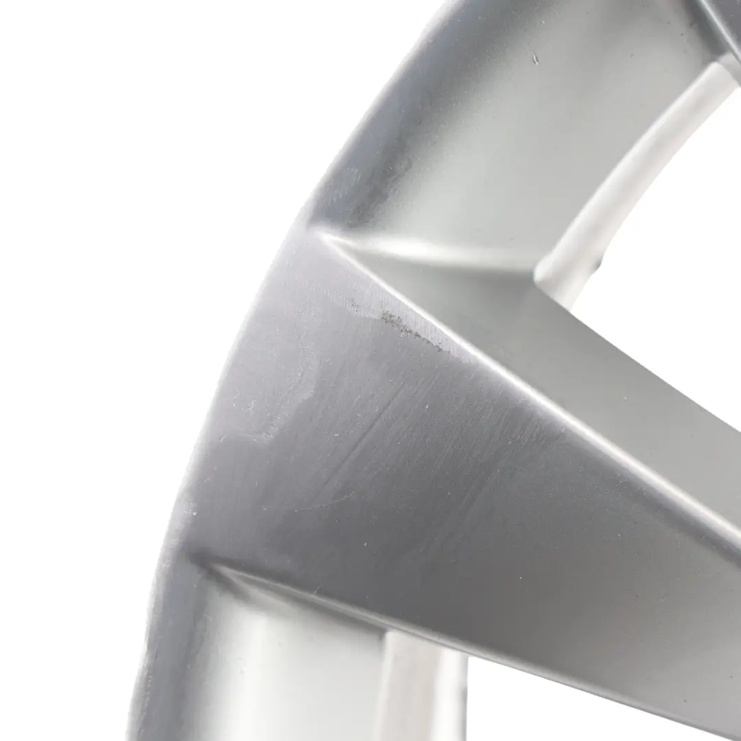Mk3 Srebrna Felga Aluminiowa 18" 8J ET:41 do Volkswagen Scirocco o numerze 3C8601025D Volkswagen Scirocco Mk3 Srebrna Felga Aluminiowa 18" 8J ET:41 - SKU 3C8601025D-11 - Numer Części 3C8601025D