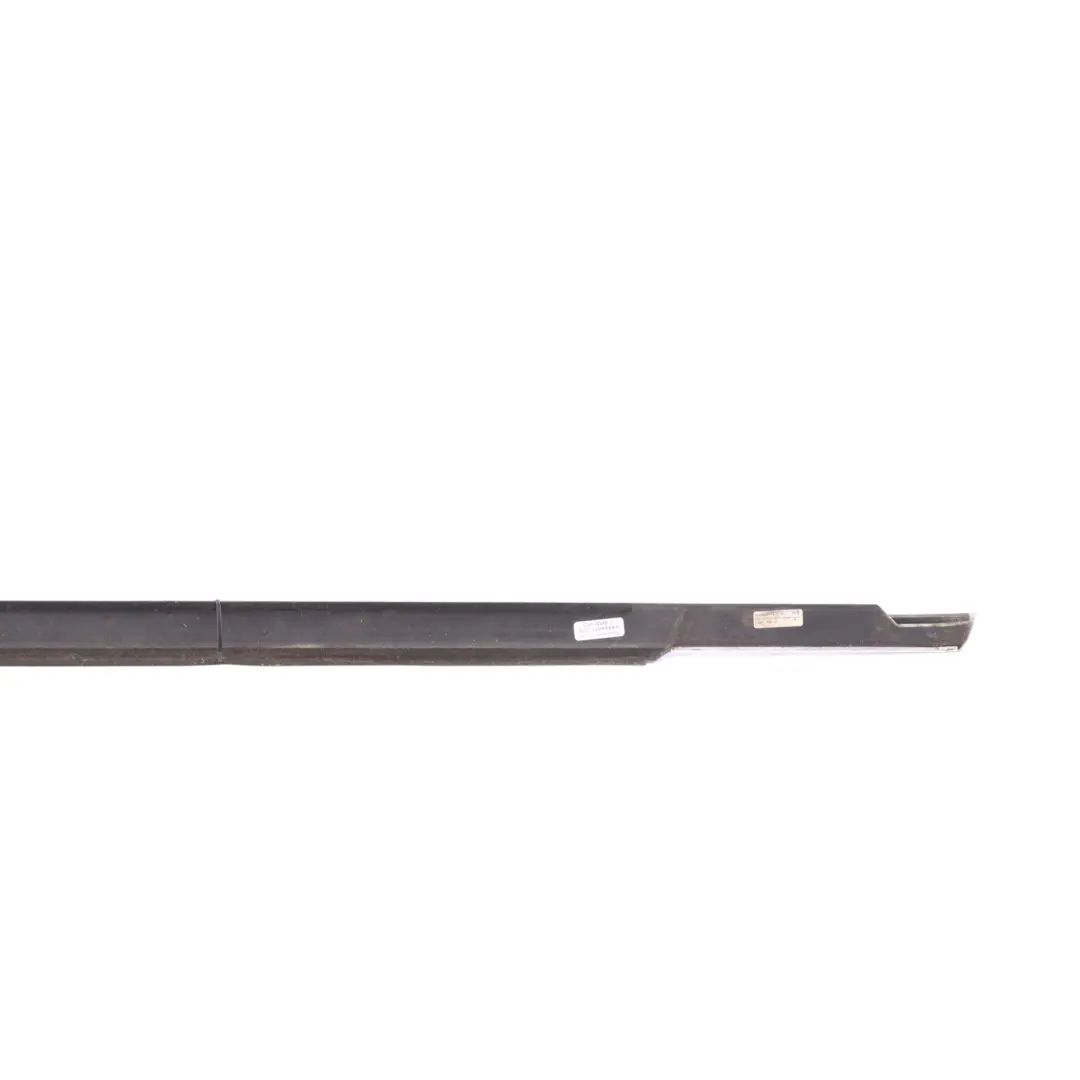 Guarnizione Finestrino Esterno Anteriore Destro per VW Passat CC B6 con numero di parte 3C8837476D VW Passat CC B6 Guarnizione Finestrino Esterno Anteriore Destro - SKU 3C8837476D - Numero di parte 3C8837476D