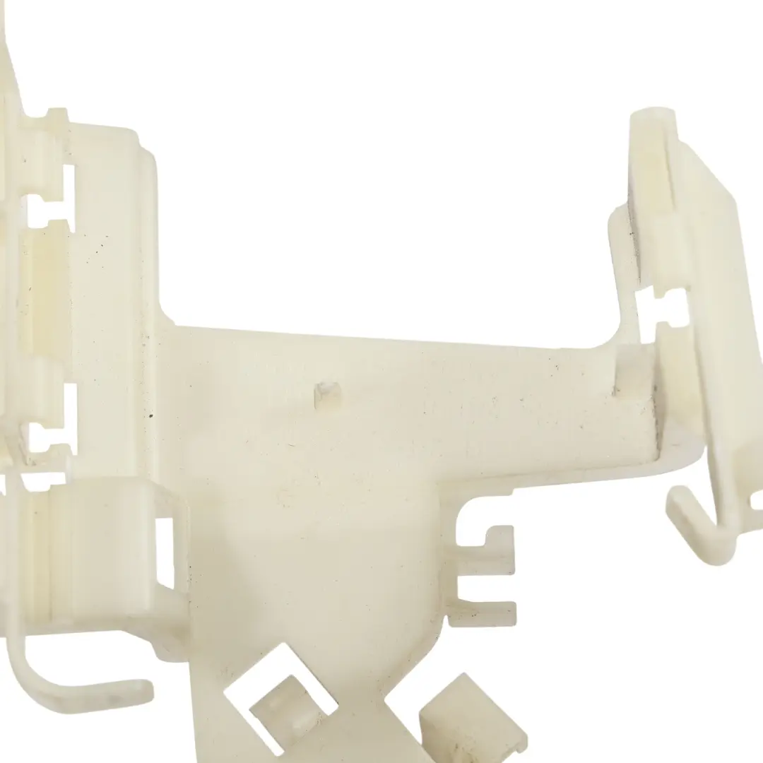 Volkswagen Passat CC Soporte Cerradura Puerta Trasera Izquierda - SKU 3C8839767B - Número de pieza 3C8839767B