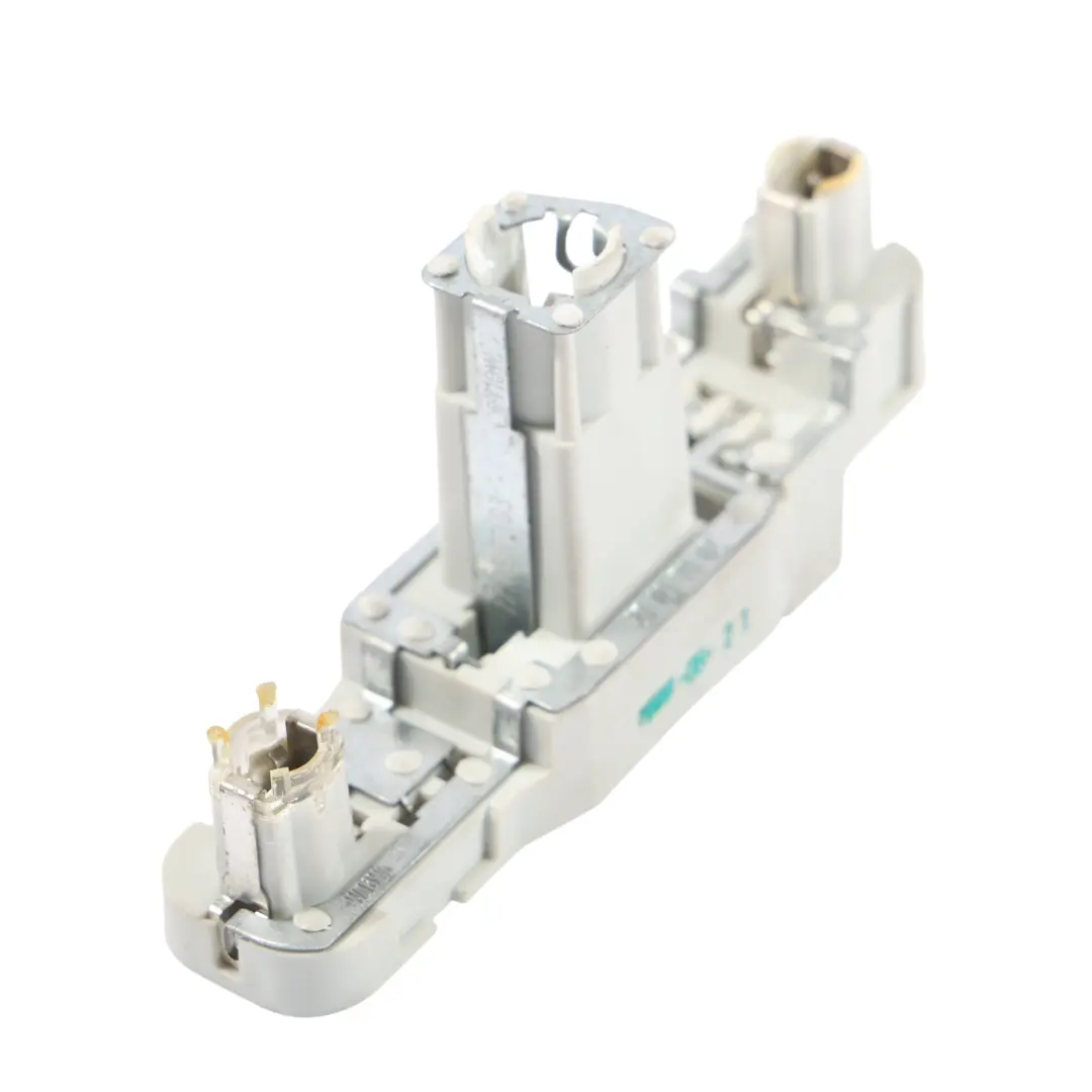 Support Douille Ampoule Feu Arrière Extérieur pour Volkswagen Passat CC à propos du numéro de pièce 3C8945257 Volkswagen Passat CC Support Douille Ampoule Feu Arrière Extérieur - SKU 3C8945257 - Numéro de pièce 3C8945257