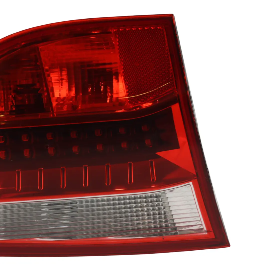Seat Exeo 3R Lampa Klapy Bagażnika Tylna Lewa Tył - SKU 3R9945093A - Numer Części 3R9945093A