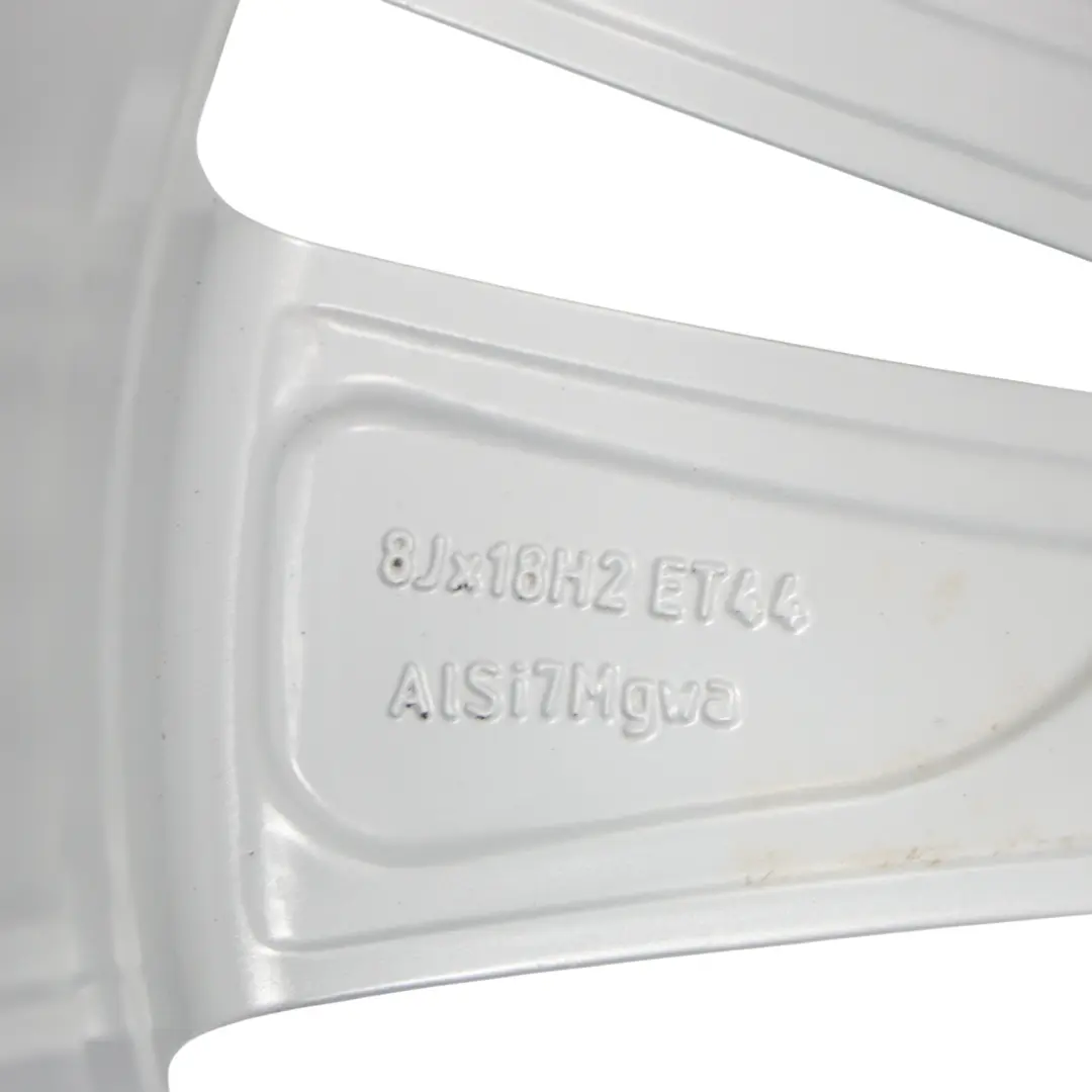 3V Jante En Alliage Argentée 18" 8J ET:44 pour Skoda Superb à propos du numéro de pièce 3V0601025F Skoda Superb 3V Jante En Alliage Argentée 18" 8J ET:44 - SKU 3V0601025F-1 - Numéro de pièce 3V0601025F