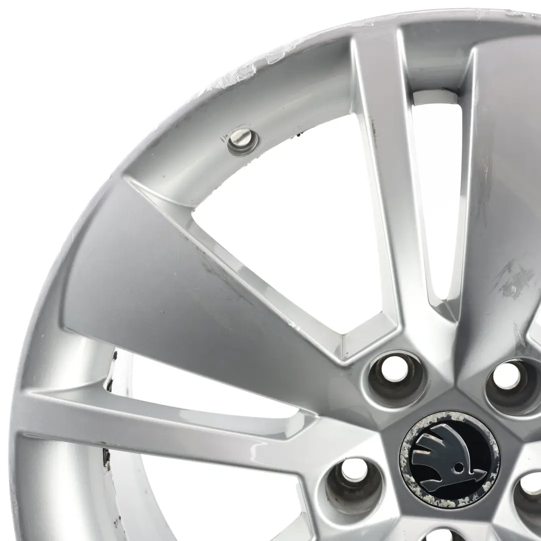 3V Silberne Leichtmetallfelge 18" 8J ET:44 für Skoda Superb mit Teilenummer 3V0601025F Skoda Superb 3V Silberne Leichtmetallfelge 18" 8J ET:44 - SKU 3V0601025F-1 - Teilenummer 3V0601025F