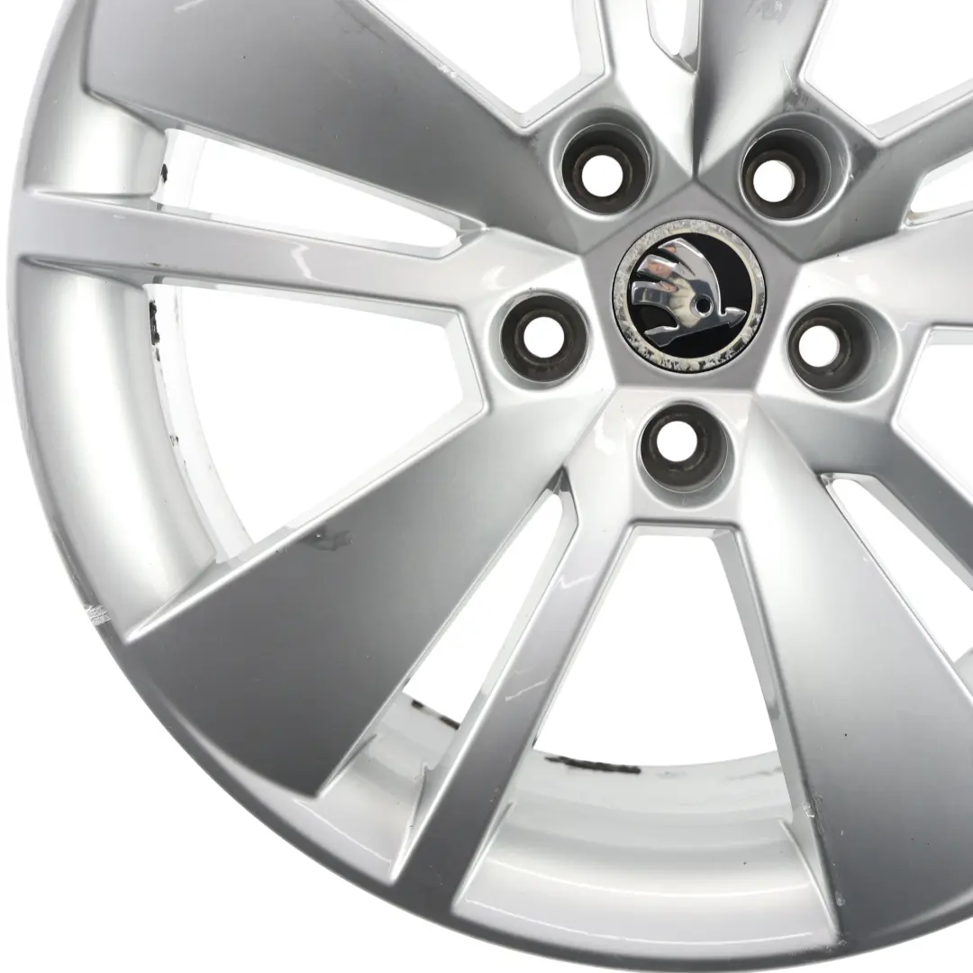 3V Llanta De Aleación Plateada 18" 8J ET:44 para Skoda Superb con número de pieza 3V0601025F Skoda Superb 3V Llanta De Aleación Plateada 18" 8J ET:44 - SKU 3V0601025F-1 - Número de pieza 3V0601025F