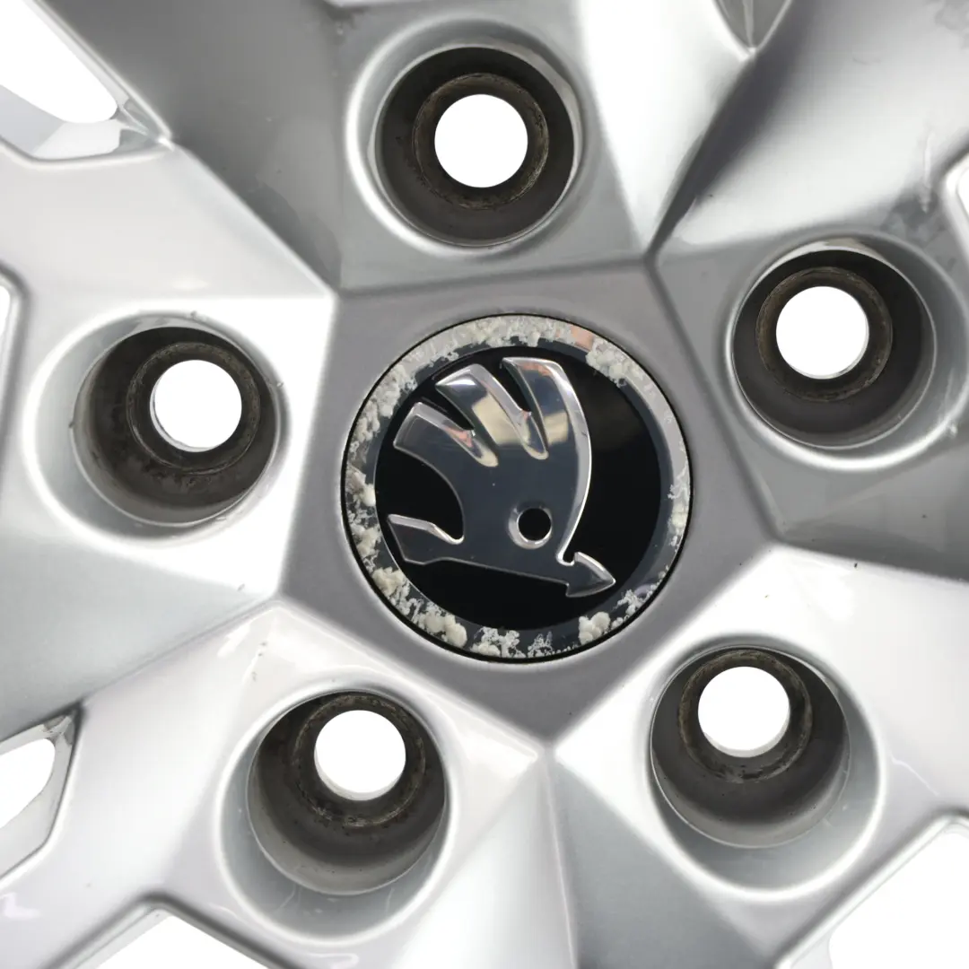 3V Silver Wheel Alloy Rim 18" 8J ET:44 to Skoda Superb with Part number 3V0601025F Skoda Superb 3V Silver Wheel Alloy Rim 18" 8J ET:44 - SKU 3V0601025F-1 - Part number 3V0601025F