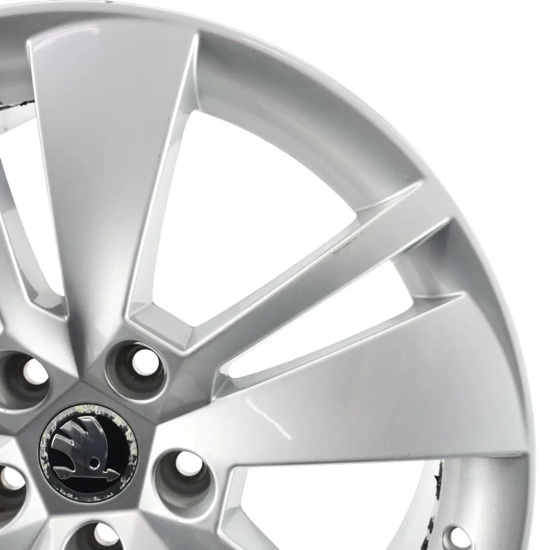 3V Jante En Alliage Argentée 18" 8J ET:44 pour Skoda Superb à propos du numéro de pièce 3V0601025F Skoda Superb 3V Jante En Alliage Argentée 18" 8J ET:44 - SKU 3V0601025F-2 - Numéro de pièce 3V0601025F