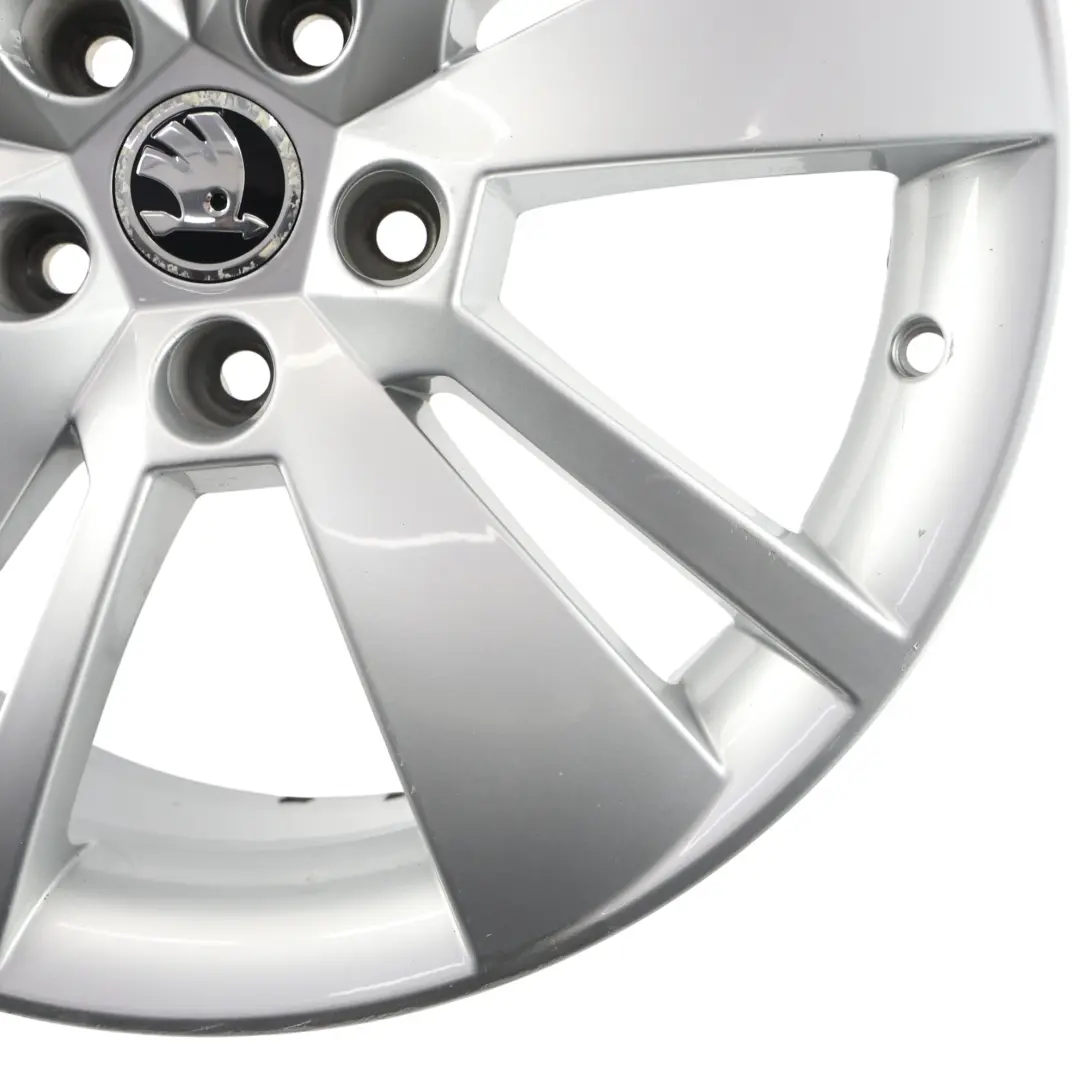 3V Jante En Alliage Argentée 18" 8J ET:44 pour Skoda Superb à propos du numéro de pièce 3V0601025F Skoda Superb 3V Jante En Alliage Argentée 18" 8J ET:44 - SKU 3V0601025F-2 - Numéro de pièce 3V0601025F