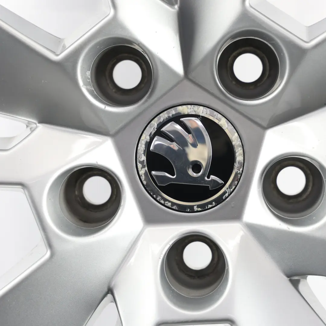 3V Silberne Leichtmetallfelge 18" 8J ET:44 für Skoda Superb mit Teilenummer 3V0601025F Skoda Superb 3V Silberne Leichtmetallfelge 18" 8J ET:44 - SKU 3V0601025F-2 - Teilenummer 3V0601025F