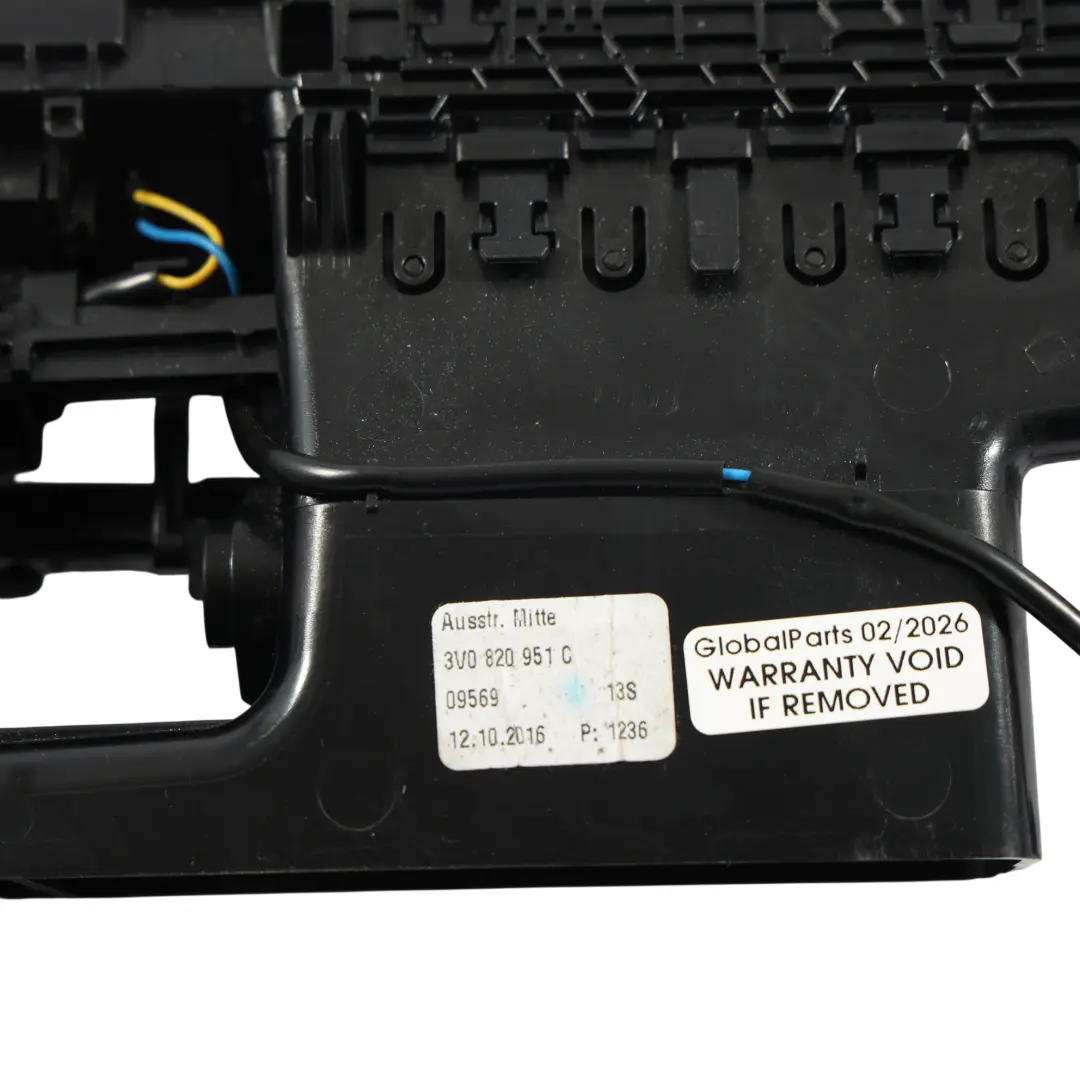 Skoda Superb Mk3 3V Garniture Panneau Buse Aération Centrale Tableau - SKU 3V0820951C - Numéro de pièce 3V0820951C