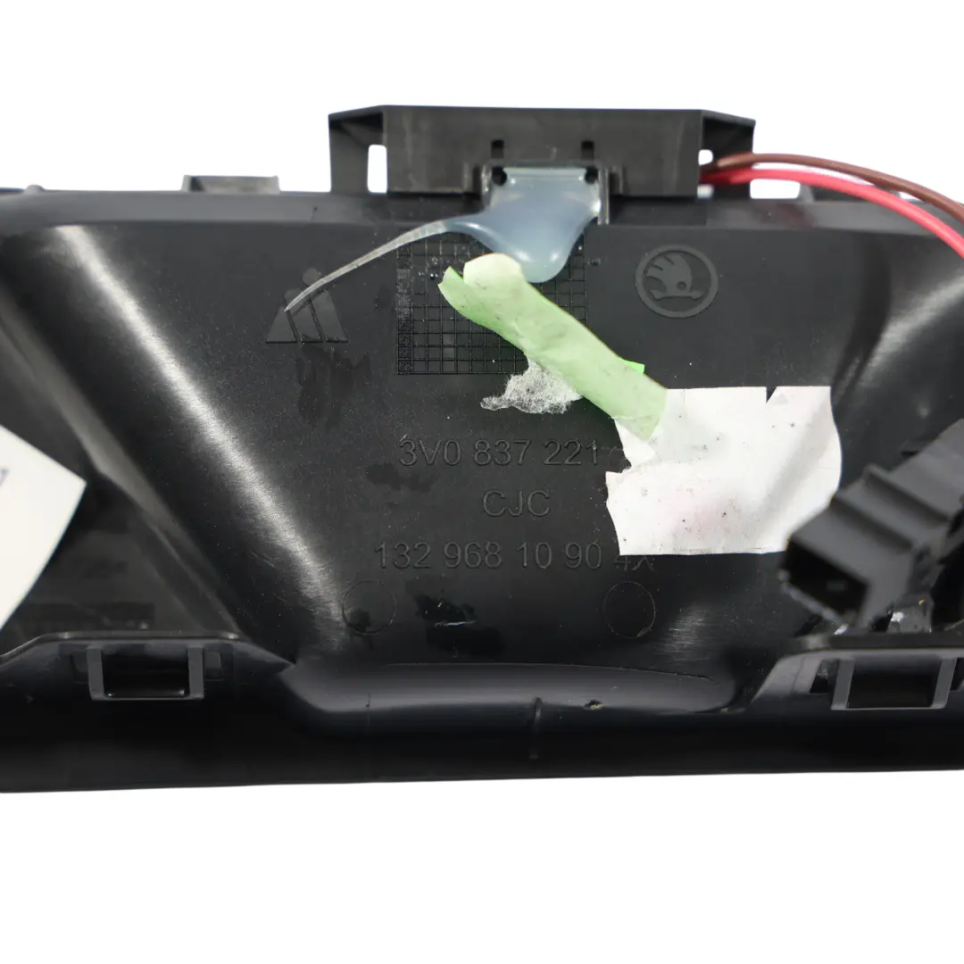 Skoda Superb 3V Siłownik Drzwi Wewnętrzna Klamka Przednia Lewa - SKU 3V0837221 - Numer Części 3V0837221