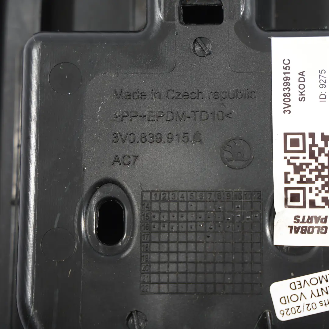 Skoda Superb 3V Cache Panneau Porte Arrière Gauche - SKU 3V0839915C - Numéro de pièce 3V0839915C