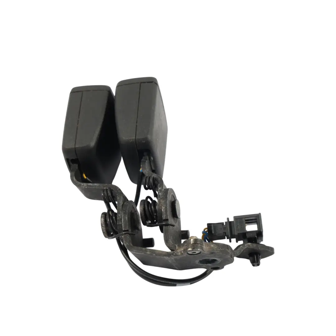 Skoda Superb Mk3 Clip Boucle Ceinture Sécurité Centrale Siège Arrière 3V0857739 - SKU 3V0857739A - Numéro de pièce 3V0857739A