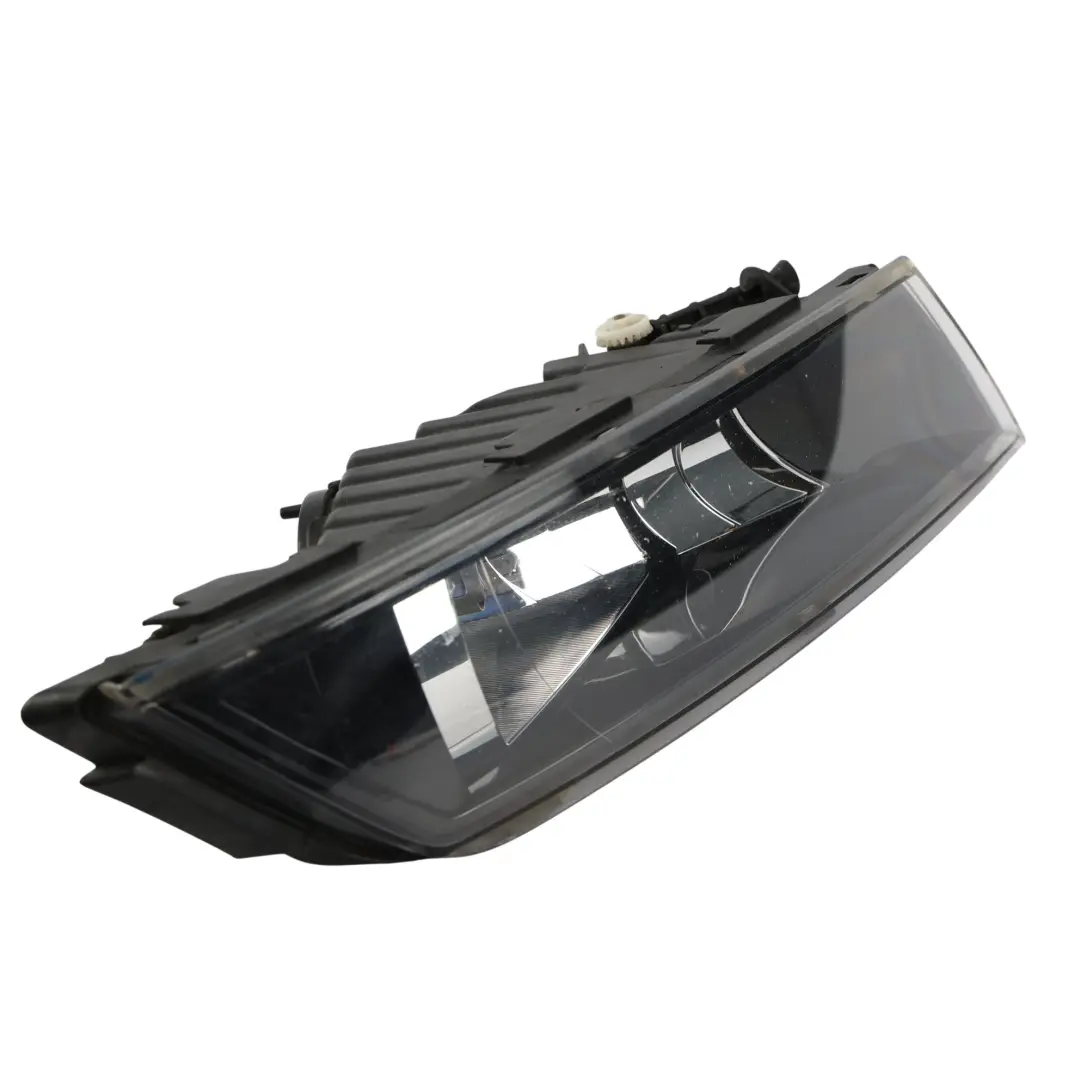 3V Phare Antibrouillard Halogène Avant Gauche pour Skoda Superb à propos du numéro de pièce 3V0941699 Skoda Superb 3V Phare Antibrouillard Halogène Avant Gauche - SKU 3V0941699 - Numéro de pièce 3V0941699