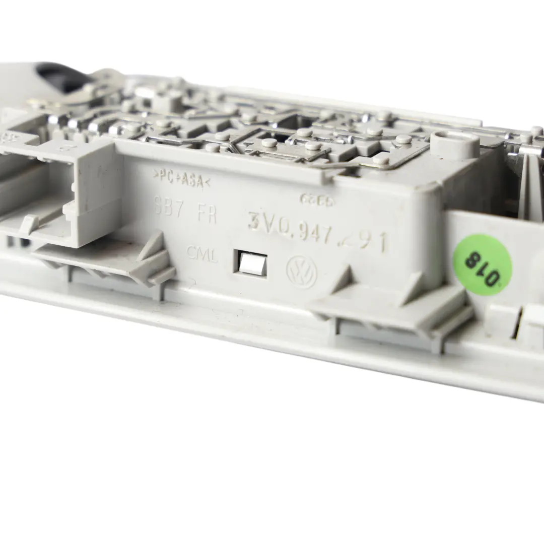 Skoda Superb III 3V Toit Intérieur Plafonnier Liseuse Arrière Gris - SKU 3V0947291 - Numéro de pièce 3V0947291