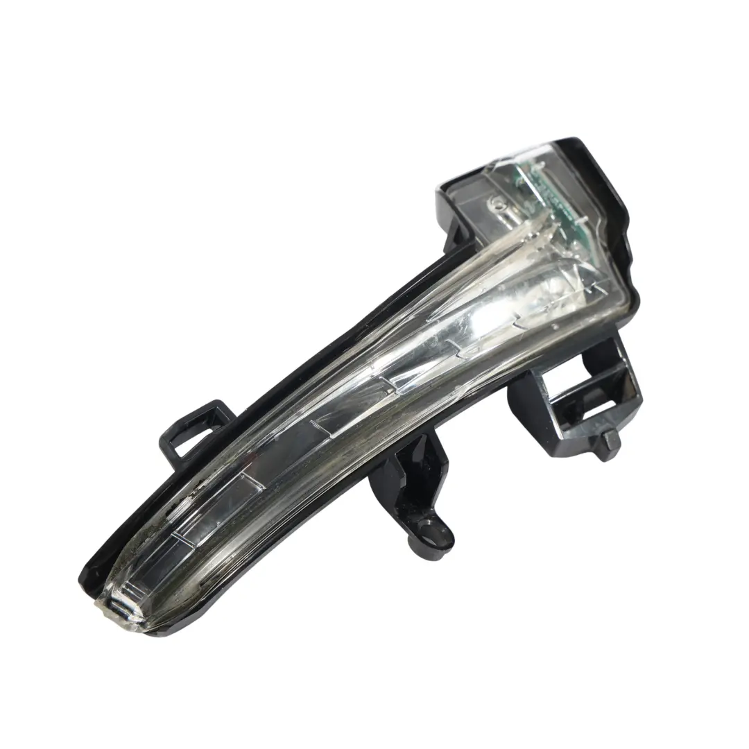 Mk3 Specchio Ala Indicatore Direzione Lampada Led Destra per Skoda Superb con numero di parte 3V0949102 Skoda Superb Mk3 Specchio Ala Indicatore Direzione Lampada Led Destra - SKU 3V0949102 - Numero di parte 3V0949102