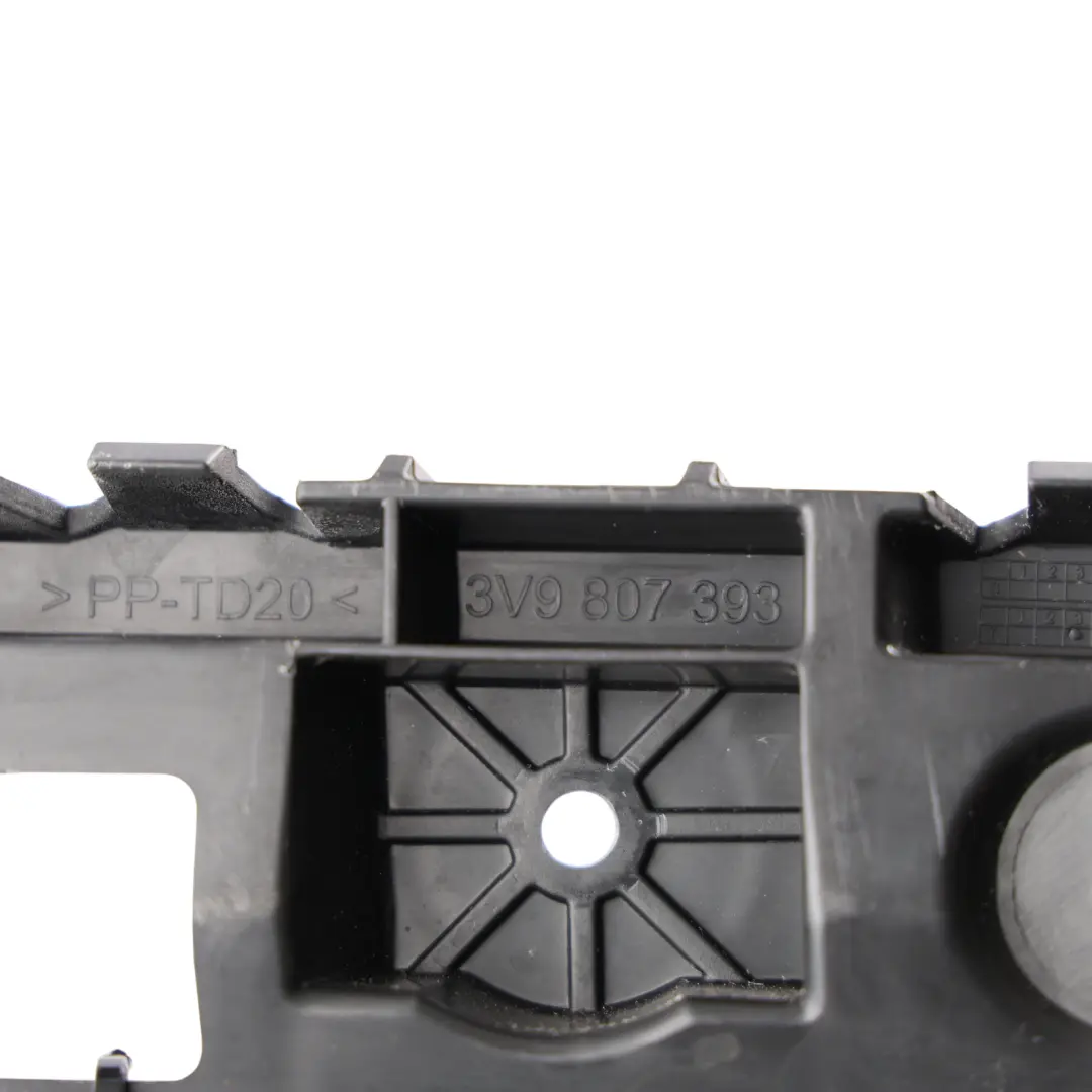 MK3 3V Soporte Montaje Paragolpes Trasero Izquierdo para Skoda Superb con número de pieza 3V9807393 Skoda Superb MK3 3V Soporte Montaje Paragolpes Trasero Izquierdo - SKU 3V9807393 - Número de pieza 3V9807393