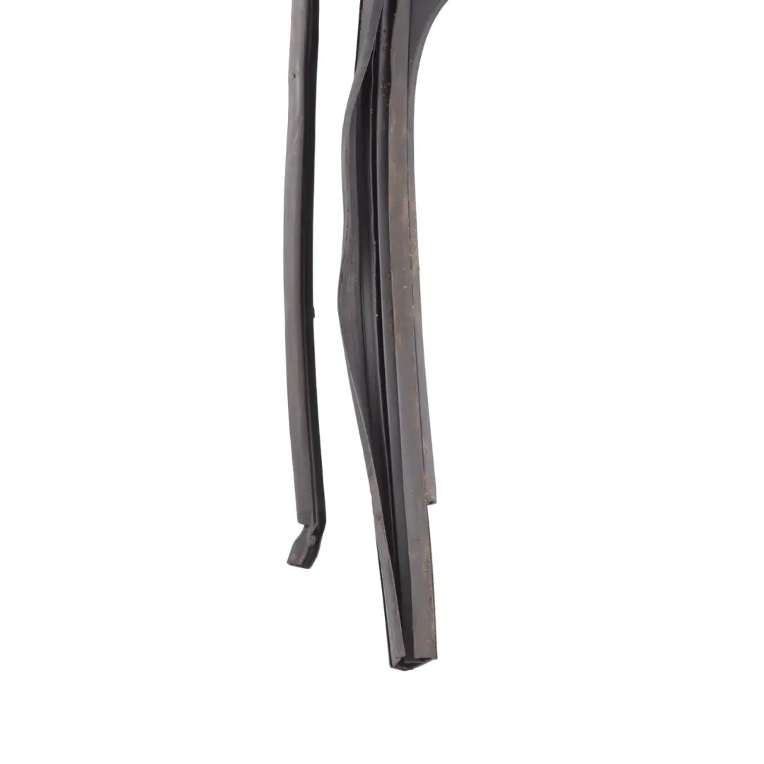 Skoda Superb 3V Combi Door Window Seal Guide Frame Rear Left N/S - SKU 3V9839431N - Part number 3V9839431N