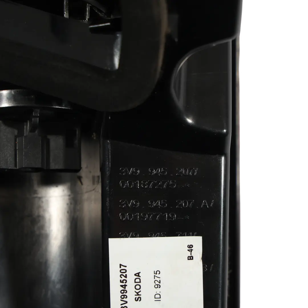 3V III Lampa Lewy Tył Lewa Tylna do Skoda Superb o numerze 3V9945207 Skoda Superb 3V III Lampa Lewy Tył Lewa Tylna - SKU 3V9945207 - Numer Części 3V9945207