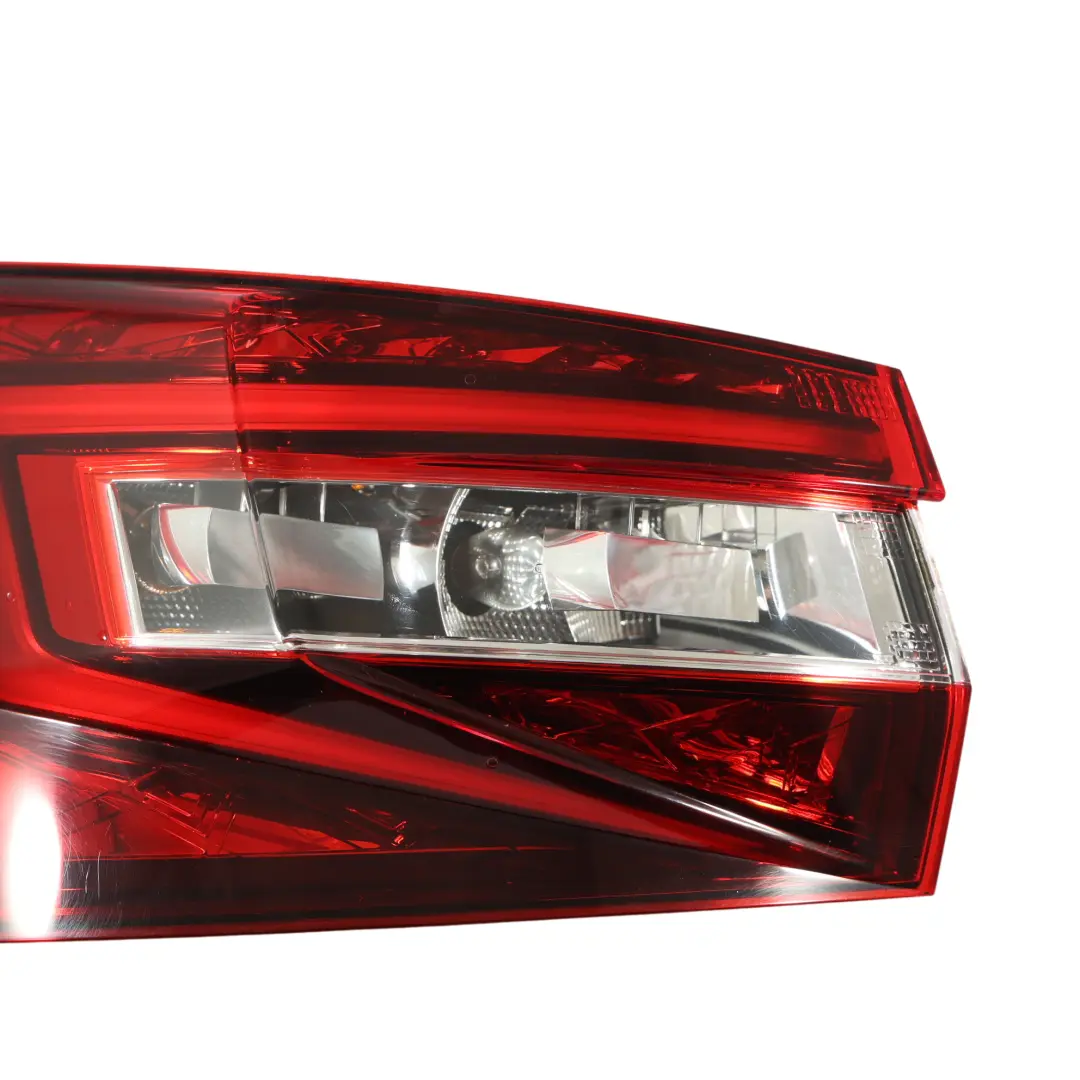 3V III Lampa Lewy Tył Lewa Tylna do Skoda Superb o numerze 3V9945207 Skoda Superb 3V III Lampa Lewy Tył Lewa Tylna - SKU 3V9945207 - Numer Części 3V9945207