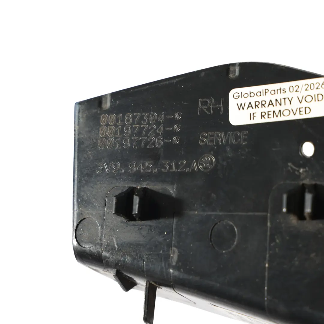 Skoda Superb Mk3 3V Osłona Zaślepka Panel Lampy Tył Tylna Prawa - SKU 3V9945312A - Numer Części 3V9945312A