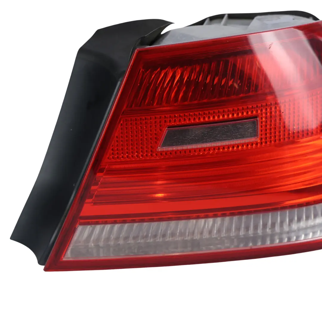 Coupé Lampa Tylna W Błotnik Prawy Tył do BMW E92 o numerze 4428214 BMW E92 Coupé Lampa Tylna W Błotnik Prawy Tył - SKU 4428214-2 - Numer Części 4428214