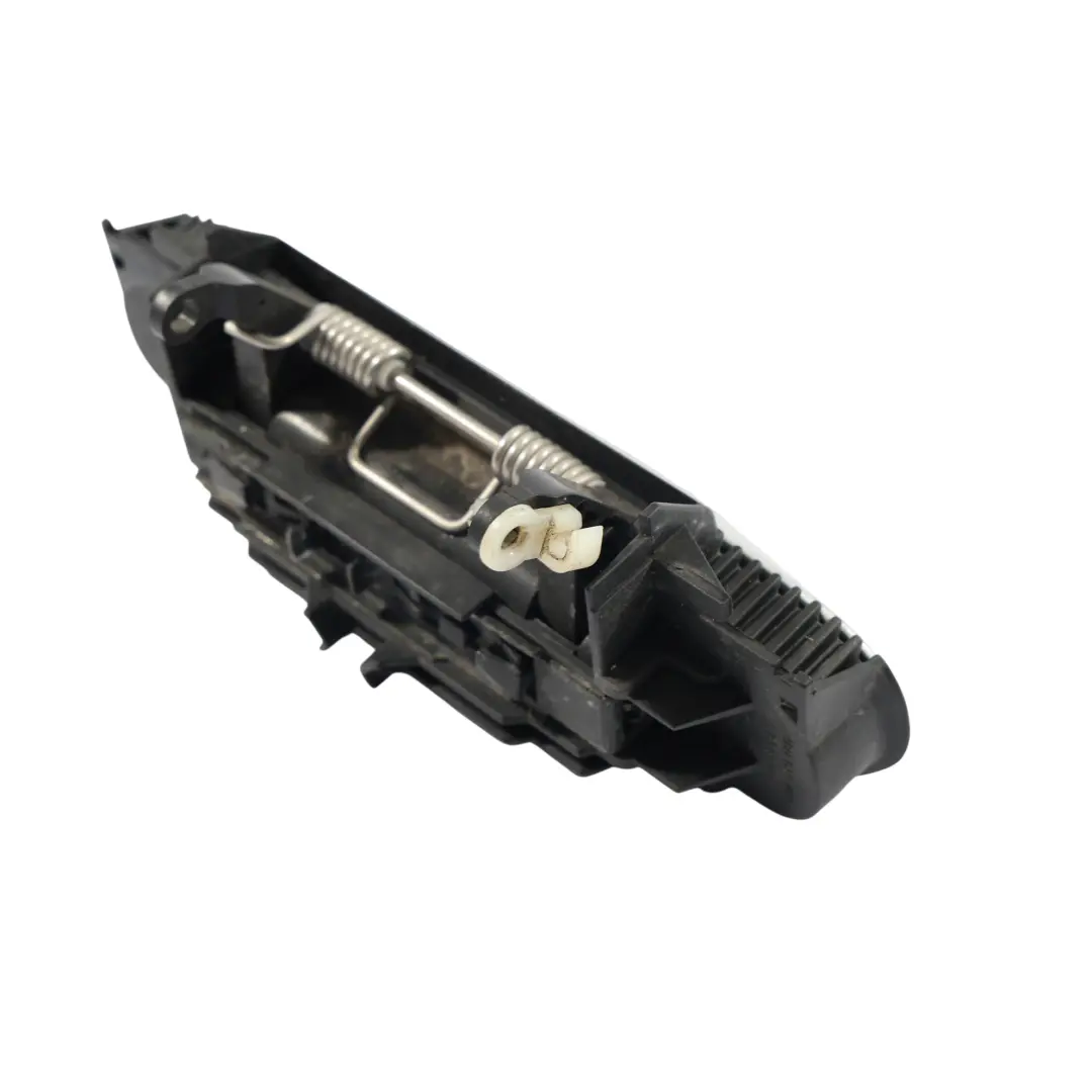 Poignée Porte Arrière Gauche Droite Ice Silver - X7W pour Audi A3 8P à propos du numéro de pièce 4B0839885 Audi A3 8P Poignée Porte Arrière Gauche Droite Ice Silver - X7W - SKU 4B0839885-ICS - Numéro de pièce 4B0839885