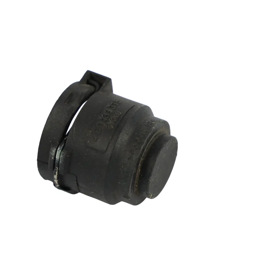 Audi A4 B9 A5 8T F5 Bride Bouchon Fermeture Liquide Refroidissement - SKU 4D0133335 - Numéro de pièce 4D0133335