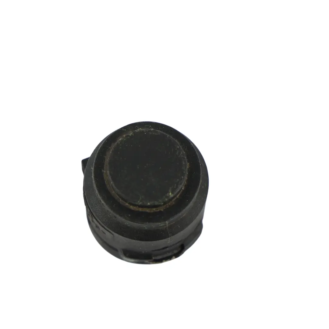 Radiator Bottom Coolant Closure Cap Flange to Audi A4 B9 A5 8T F5 with Part number 4D0133335 Audi A4 B9 A5 8T F5 Radiator Bottom Coolant Closure Cap Flange - SKU 4D0133335 - Part number 4D0133335