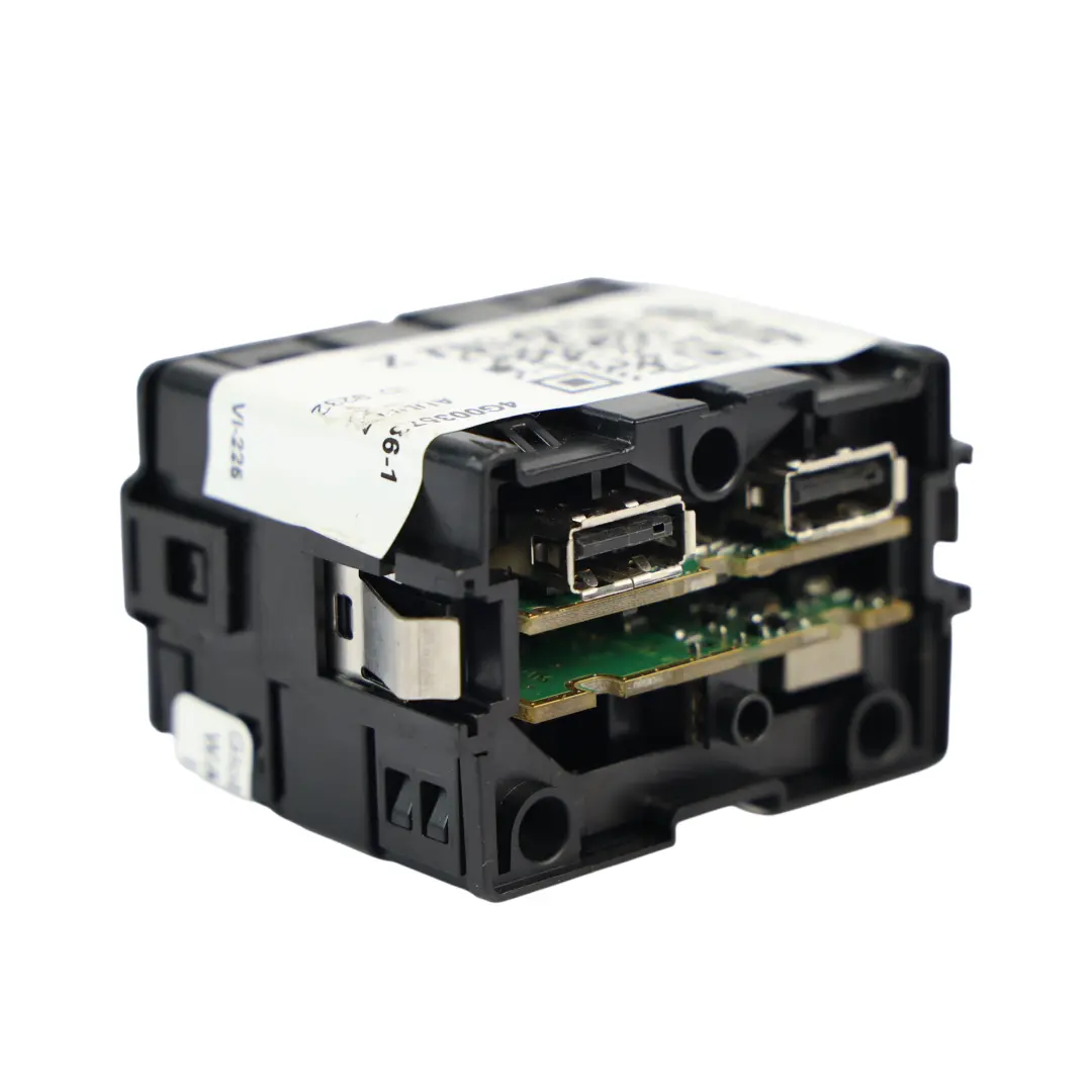 4G8 RS6 Toma Carga USB Conexión Aux para Audi A6 Allroad Avant A7 con número de pieza 4G0035736 Audi A6 Allroad Avant A7 4G8 RS6 Toma Carga USB Conexión Aux - SKU 4G0035736-1 - Número de pieza 4G0035736