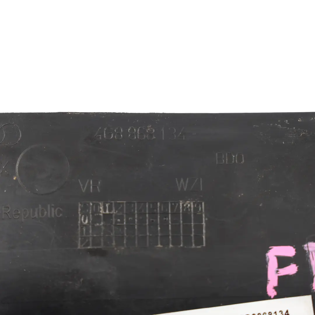 Puerta Delantera Inserto De Goma Bandeja Mat Derecha para Audi A7 4G con número de pieza 4G8868134 Audi A7 4G Puerta Delantera Inserto De Goma Bandeja Mat Derecha - SKU 4G8868134 - Número de pieza 4G8868134