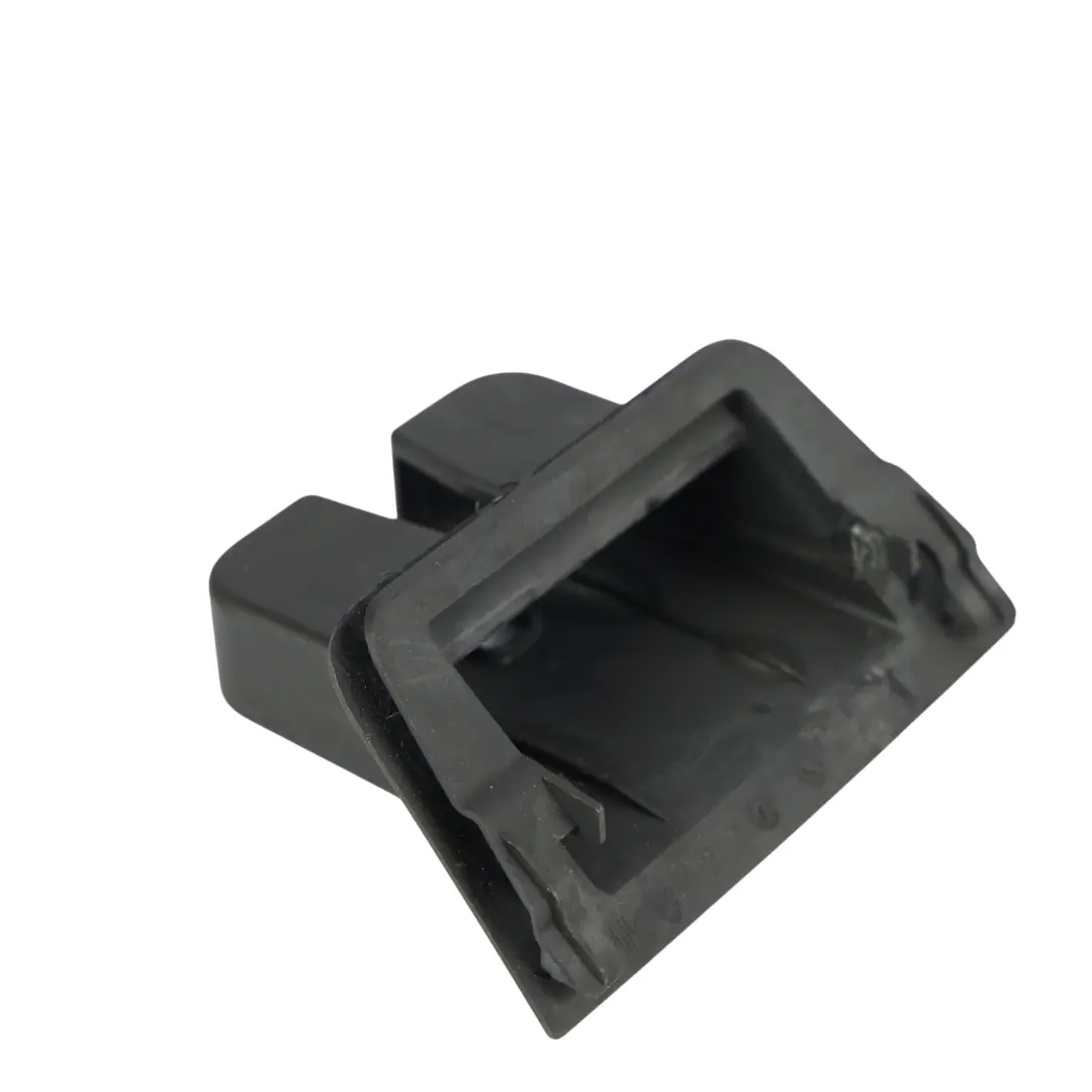 Osłona Zamka Klapy Bagażnika do Audi A6 C7 o numerze 4G9827520 Audi A6 C7 Osłona Zamka Klapy Bagażnika - SKU 4G9827520 - Numer Części 4G9827520