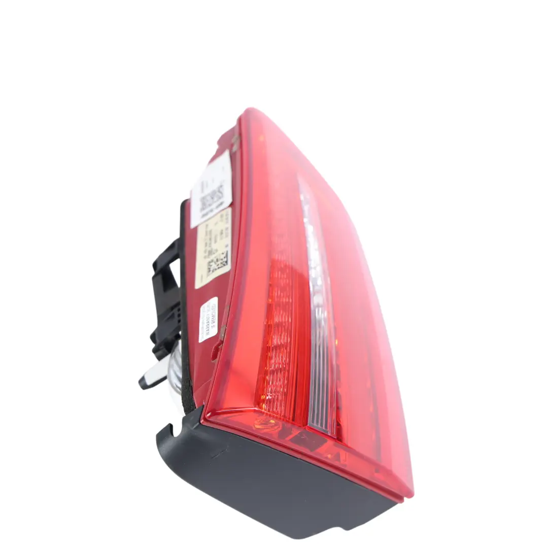 Lampa Tył Tylna Klapy Bagażnika Wewnętrzna Lewa do Audi A6 C7 o numerze 4G9945093B Audi A6 C7 Lampa Tył Tylna Klapy Bagażnika Wewnętrzna Lewa - SKU 4G9945093B - Numer Części 4G9945093B