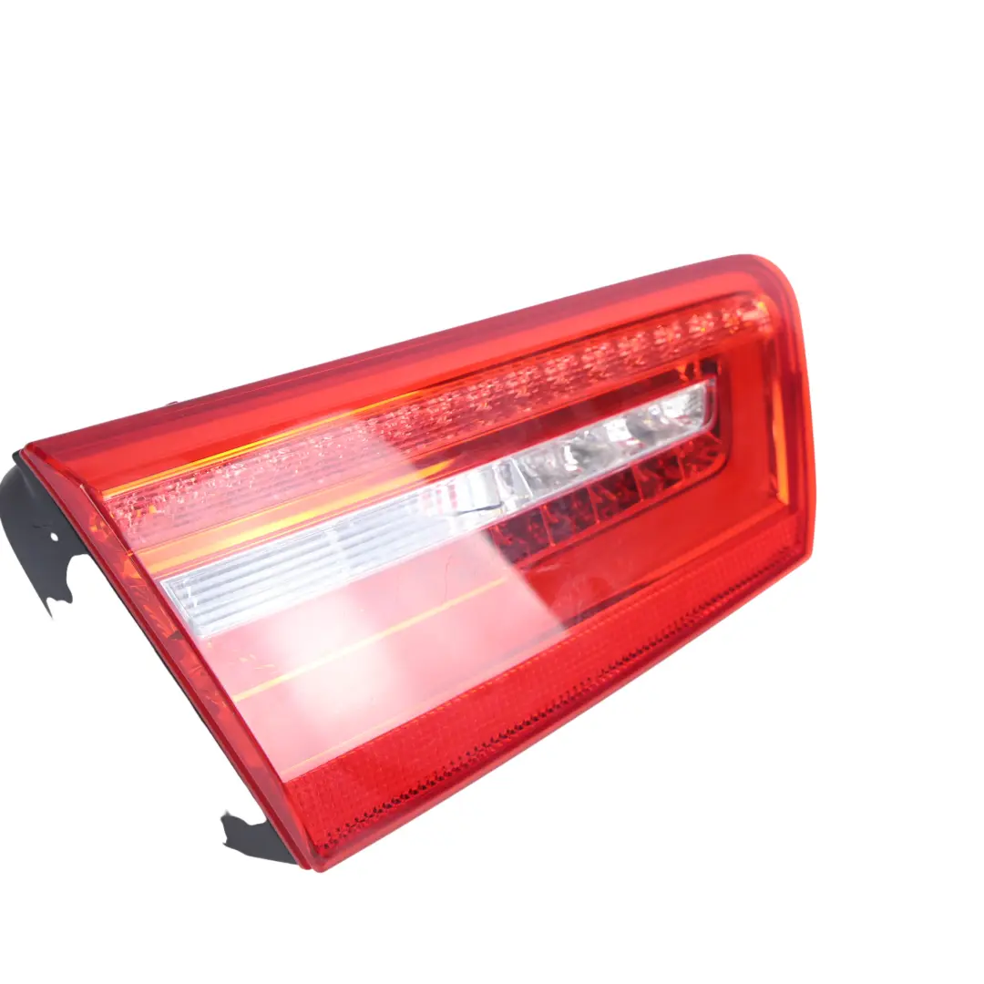Lampa Tył Tylna Klapy Bagażnika Wewnętrzna Lewa do Audi A6 C7 o numerze 4G9945093B Audi A6 C7 Lampa Tył Tylna Klapy Bagażnika Wewnętrzna Lewa - SKU 4G9945093B - Numer Części 4G9945093B