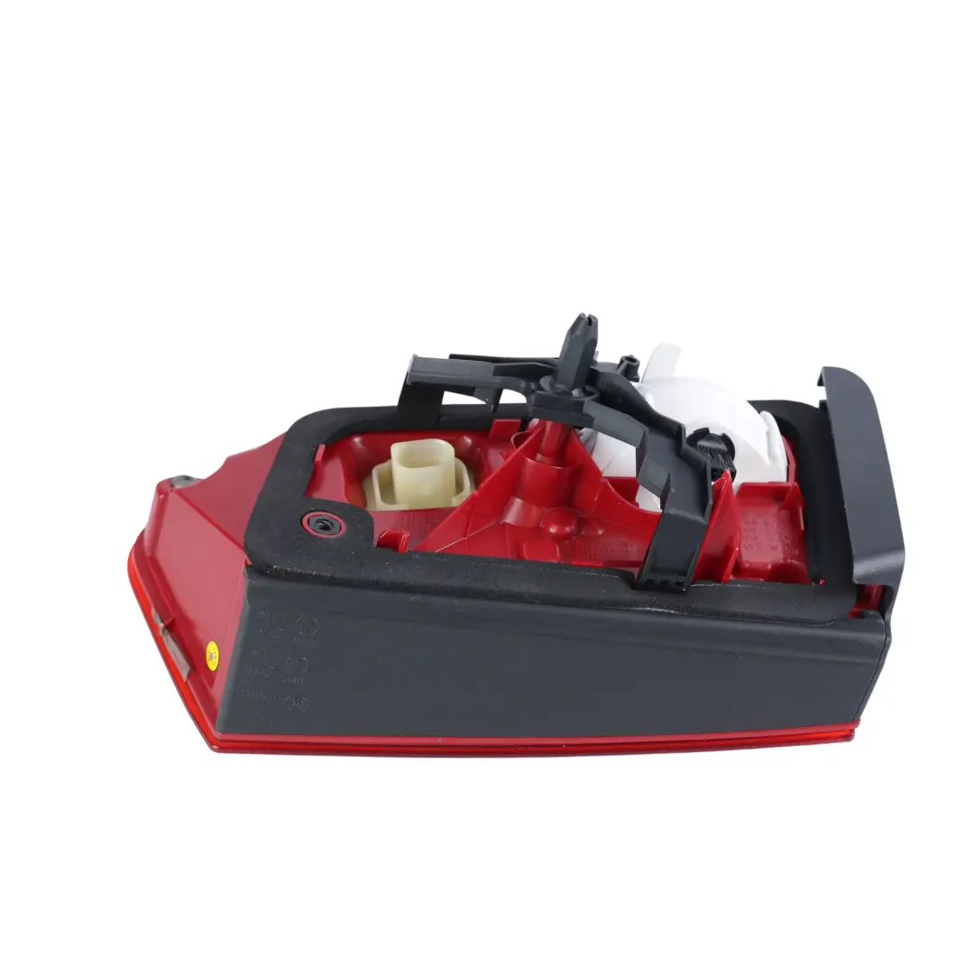 Audi A6 C7 Feu De Hayon Arrière Gauche Intérieur - SKU 4G9945093B - Numéro de pièce 4G9945093B