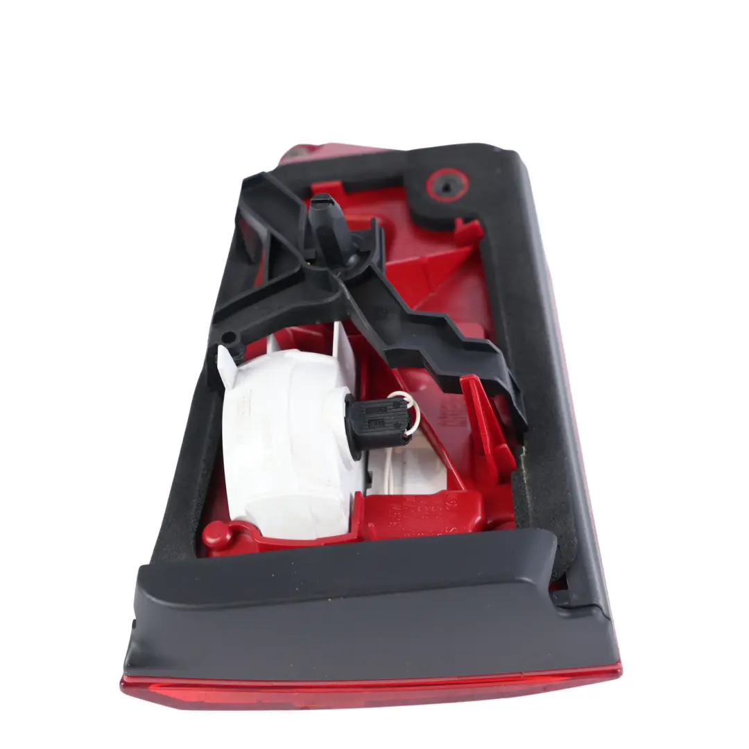 Feu De Hayon Arrière Droit Intérieur pour Audi A6 C7 à propos du numéro de pièce 4G9945094B Audi A6 C7 Feu De Hayon Arrière Droit Intérieur - SKU 4G9945094B - Numéro de pièce 4G9945094B