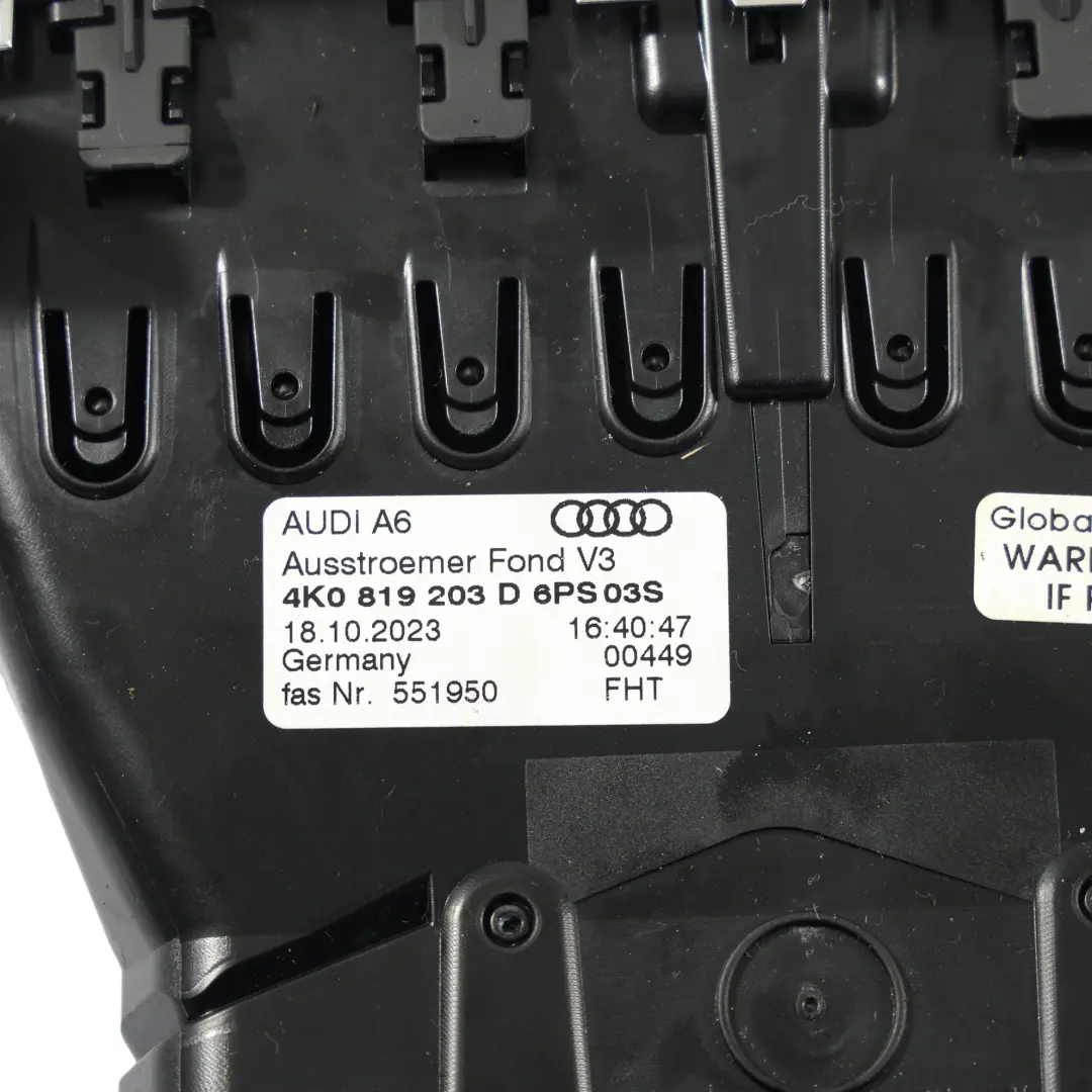 Kratka Nawiewu Konsoli Środkowej Tylna Czarna do Audi A6 C8 o numerze 4K0819203D Audi A6 C8 Kratka Nawiewu Konsoli Środkowej Tylna Czarna - SKU 4K0819203D - Numer Części 4K0819203D