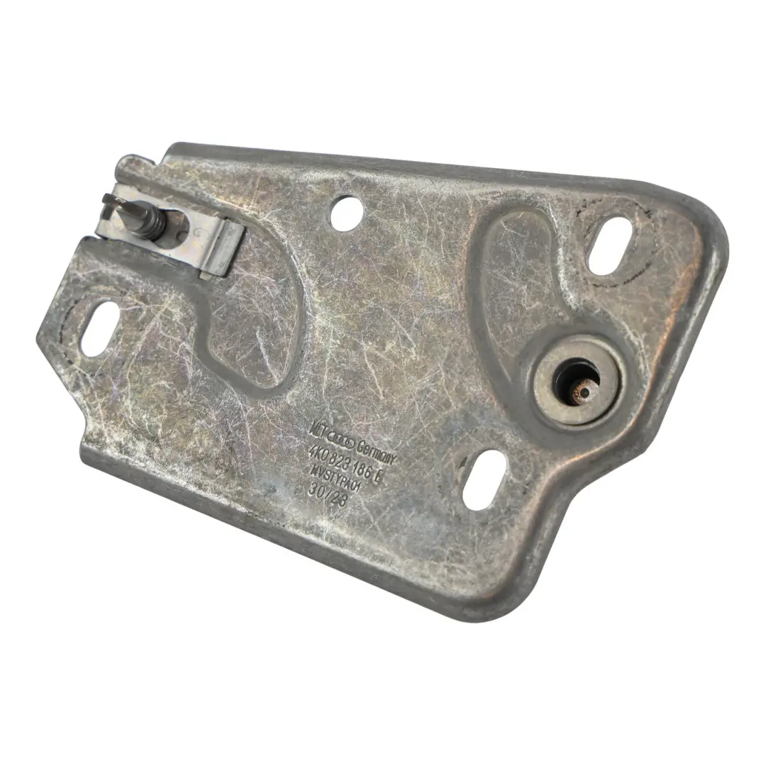 Fermo Di Chiusura Cofano Anteriore Destro per Audi A6 C8 A7 4G con numero di parte 4K0823186E Audi A6 C8 A7 4G Fermo Di Chiusura Cofano Anteriore Destro - SKU 4K0823186E - Numero di parte 4K0823186E