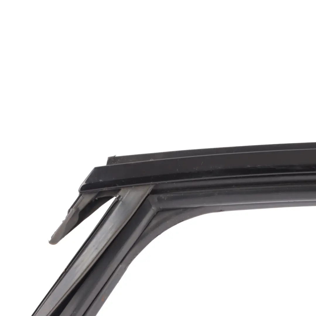 Door Window Guide Strip Seal Gasket Rubber Right O/S to Audi A6 C8 Rear with Part number 4K5839432C Audi A6 C8 Rear Door Window Guide Strip Seal Gasket Rubber Right O/S - SKU 4K5839432C - Part number 4K5839432C