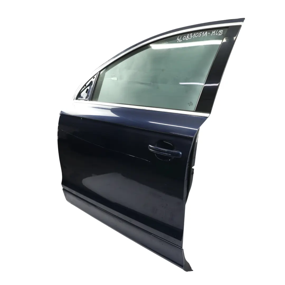 Portiera Anteriore Sinistra Rivestimento Mugello Blu Perla - Z5E per Audi Q7 4L con numero di parte 4L0831051A Audi Q7 4L Portiera Anteriore Sinistra Rivestimento Mugello Blu Perla - Z5E - SKU 4L0831051A-MUB - Numero di parte 4L0831051A