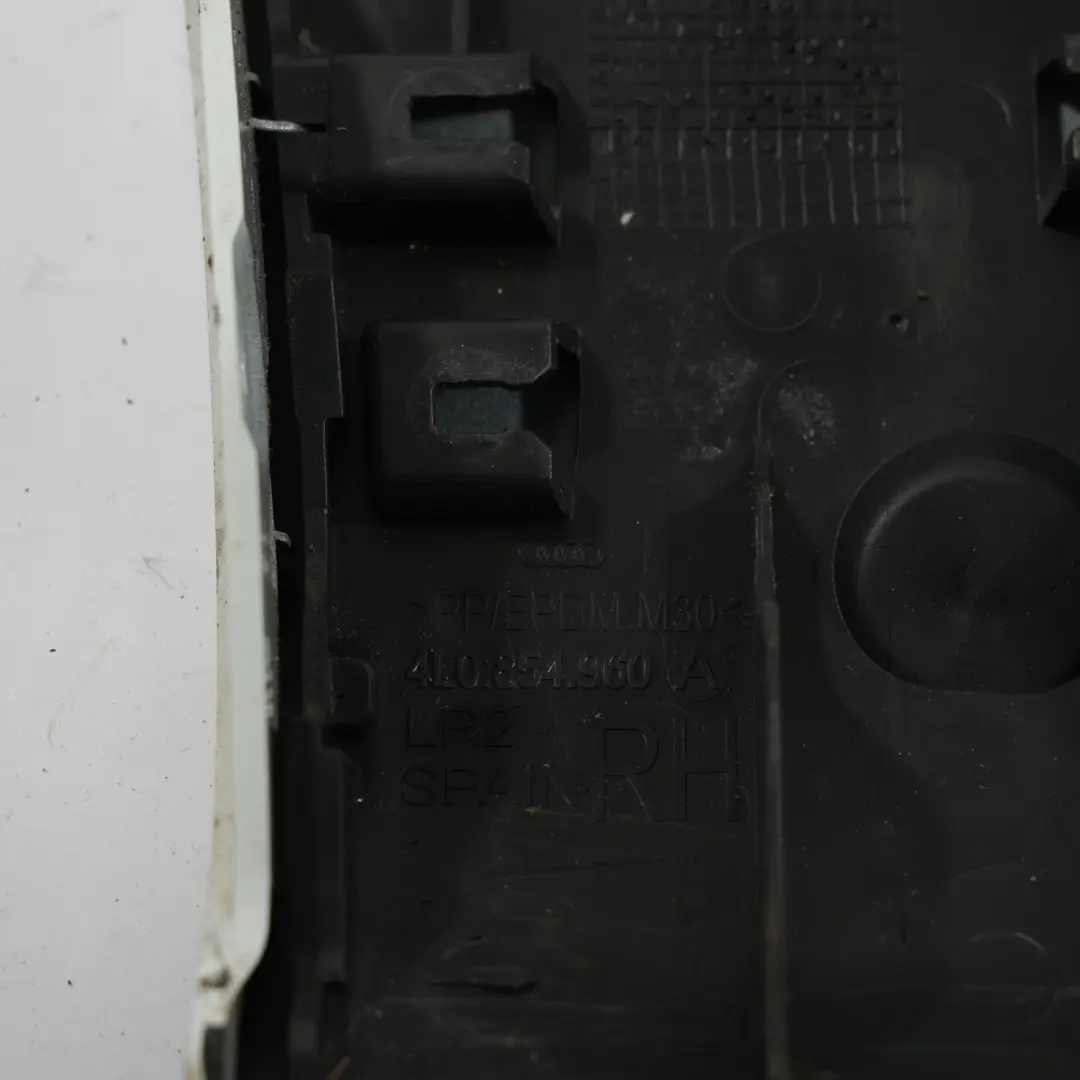 Parafango Anteriore Copertura Modanatura Destra Bianco Ghiaccio - S9R per Audi Q7 4L con numero di parte 4L0854960A Audi Q7 4L Parafango Anteriore Copertura Modanatura Destra Bianco Ghiaccio - S9R - SKU 4L0854960A-MGW - Numero di parte 4L0854960A