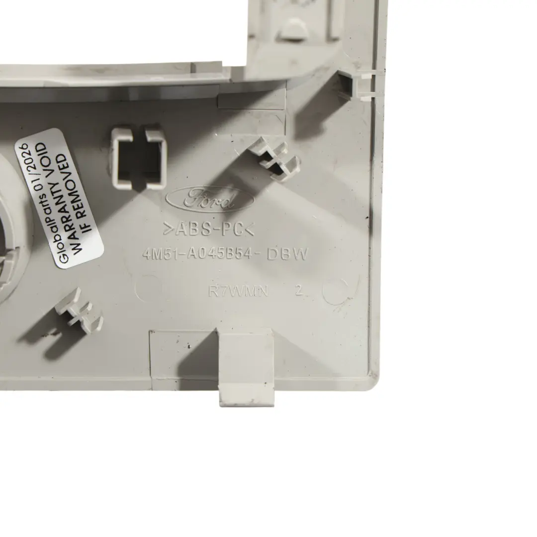 Osłona Przednia Wewnętrznej Lampy Dachowej do Ford Fiesta Mk7 o numerze 4M51-A045B54-DBW Ford Fiesta Mk7 Osłona Przednia Wewnętrznej Lampy Dachowej - SKU 4M51-A045B54-DBW-1 - Numer Części 4M51-A045B54-DBW